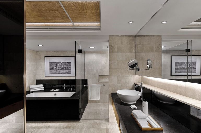 Bathroom 28