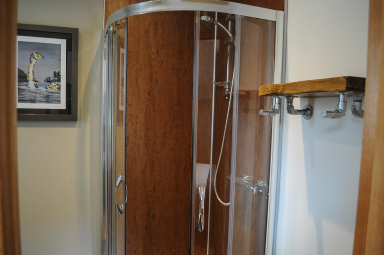 Bathroom 3, The Corran, Highland