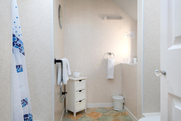 Bathroom 3, Awel Mor, Gwynedd