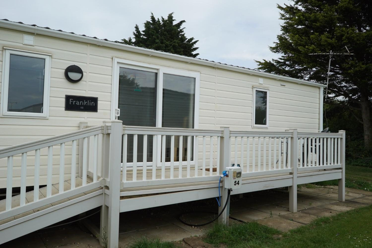 3, Heacham Golden Sunset Pets go Free linen included, Cambridgeshire