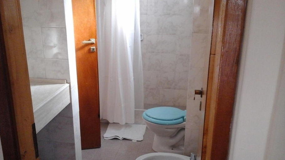 Bathroom 5, Hotel Mariska Dos Estrellas Superior, Villa Gesell