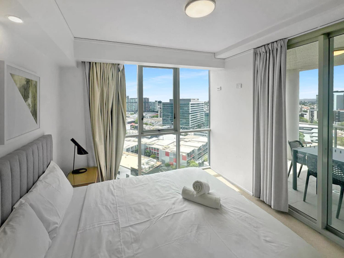 Others 3, Executive Apartment with Pool & Gym, Fortitude Valley