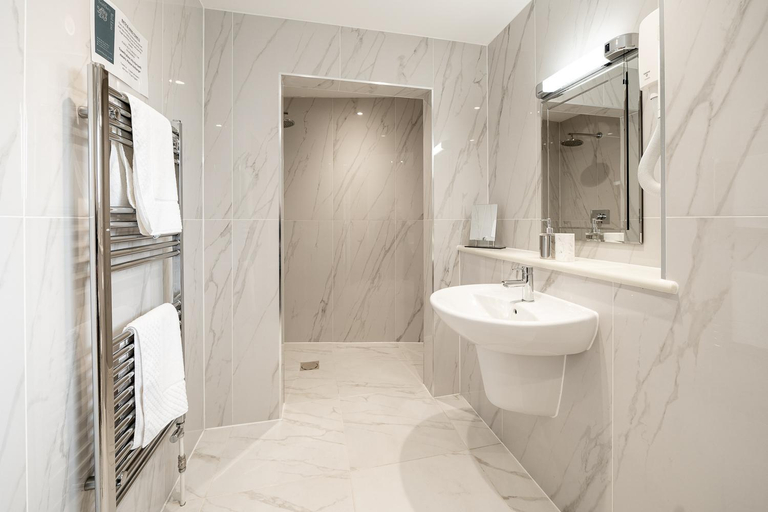 Bathroom, The Red Lion at Stiffkey, Norfolk