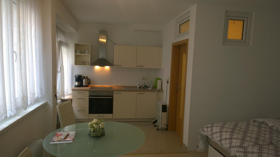 Others 4, Pensionsappartments Blitz, Wiesbaden