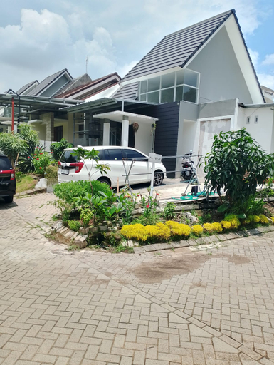 The Nonik Guest House Near Bess Hotel dan Resort, Malang