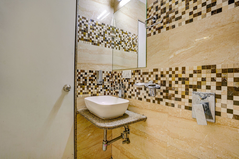 Bathroom 3, Fabhotel Veera Residency, Mumbai Suburban