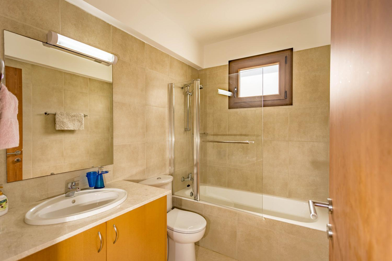 Bathroom 3, Greko Mare Front Line