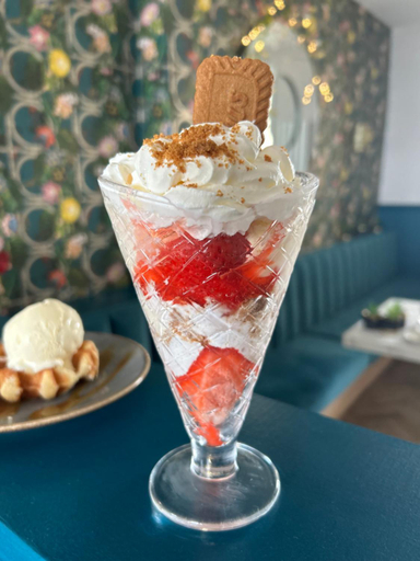 Food & Drinks 5, Hotel No5, Beachfront with Free Private Car Park, Conwy
