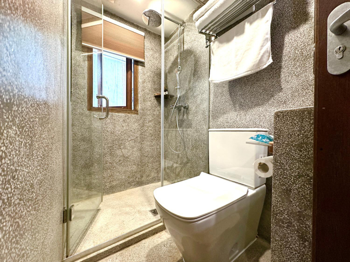 Bathroom 7