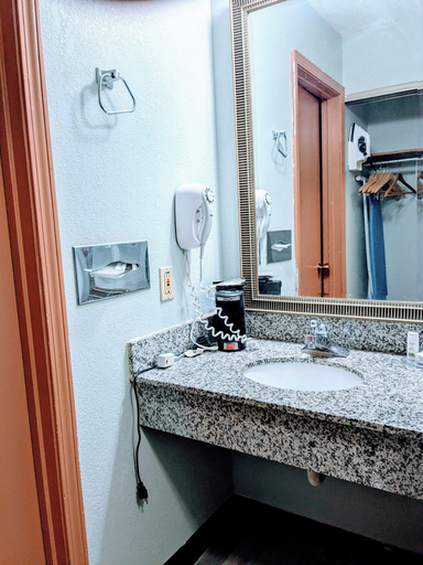 Bathroom 3, Baymont by Wyndham Lebanon IN, Boone