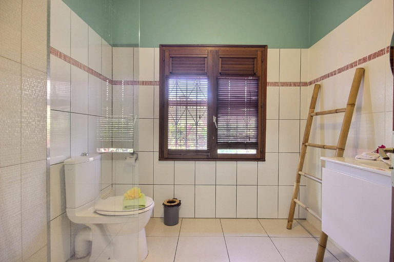 Bathroom 3, Villa La Luz, Sainte-Anne