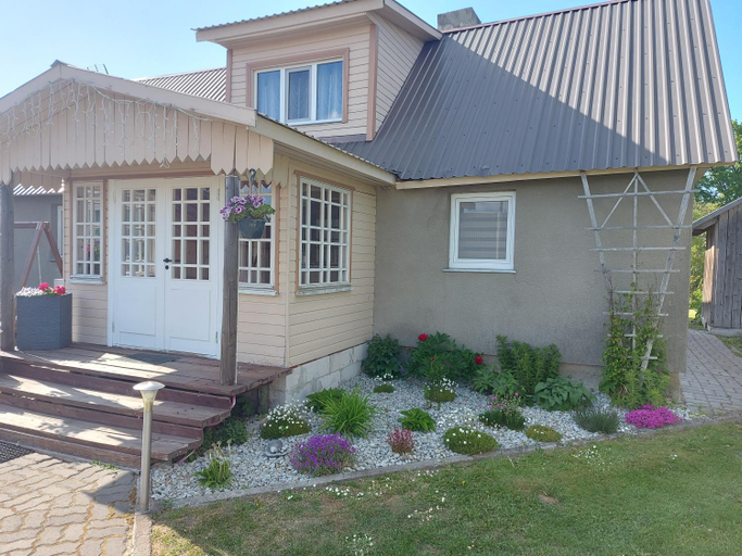 Exterior 9