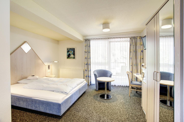 Others 2, Alfa Hotel, Saarpfalz-Kreis