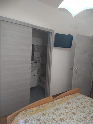 Others 5, Affitta Camere Peluso, Salerno