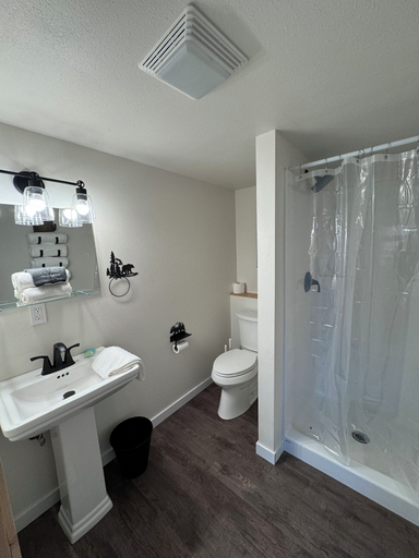Bathroom 3, Glacier Alpine Lodges, Glacier