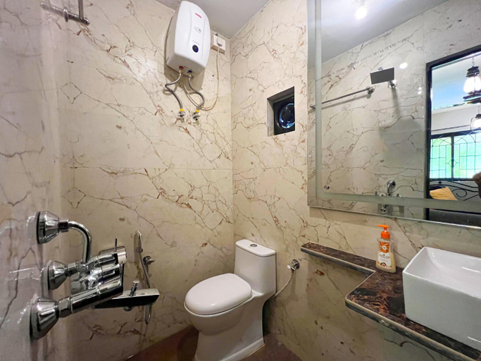 Bathroom 3, Whoopers Hostel Goa, South Goa