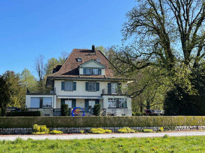 Exterior 2