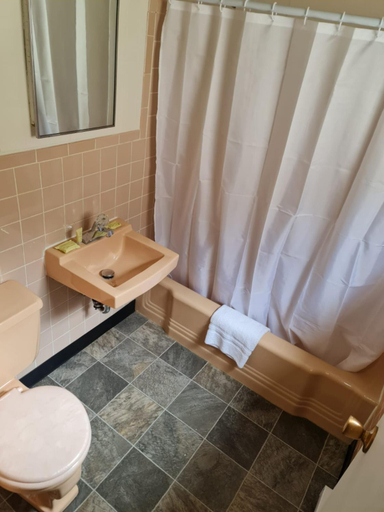 Bathroom 3, The Voy, Thunder Bay