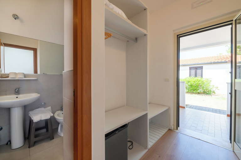 Bathroom 3, VILLAGGIO CAMPING SCIALMARINO, Foggia