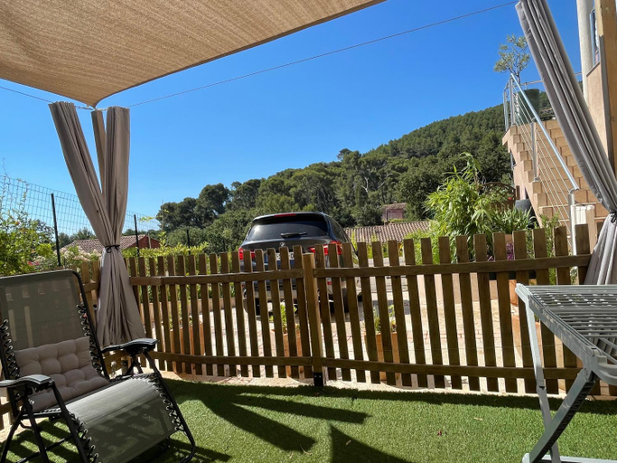 Others 2, Appartement de 45 m2 en rez-de-villa avec jardin, Var