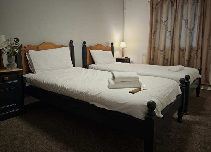 Bedroom 2, Ladybower Inn, Derbyshire