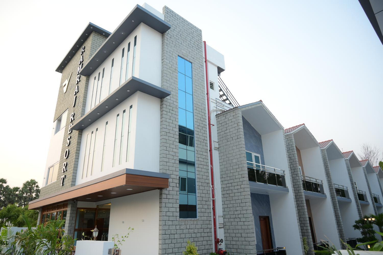 Exterior & Views