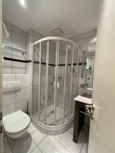 Bathroom 18