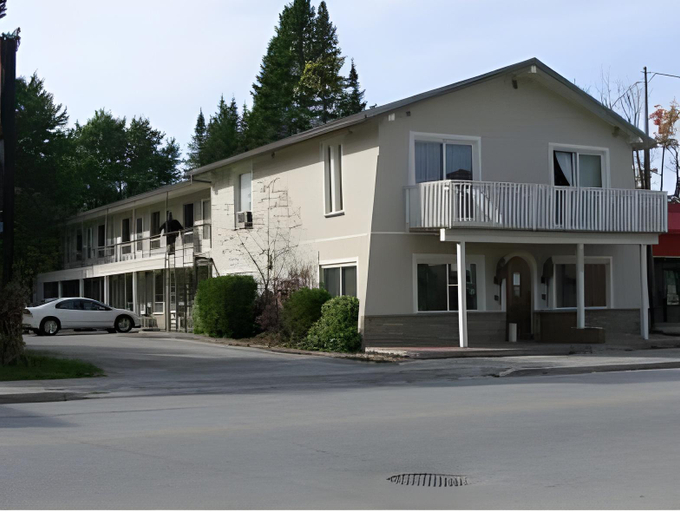 Others 4, Meaford Inn, Grey