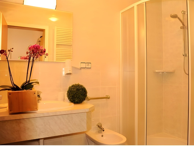 Bathroom 2, Hotel Wildschutz, Bolzano