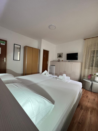 Others 2, Residence Bella, Stari Grad