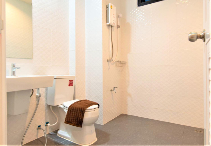 Bathroom 7