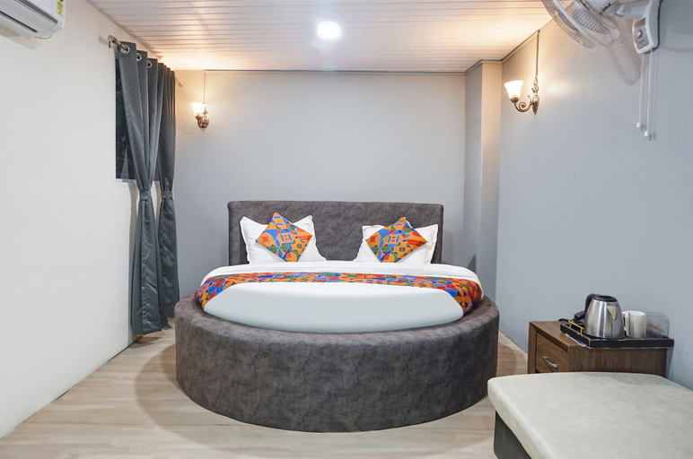 Bedroom 2, FabExpress The Corporate Hub, Pune