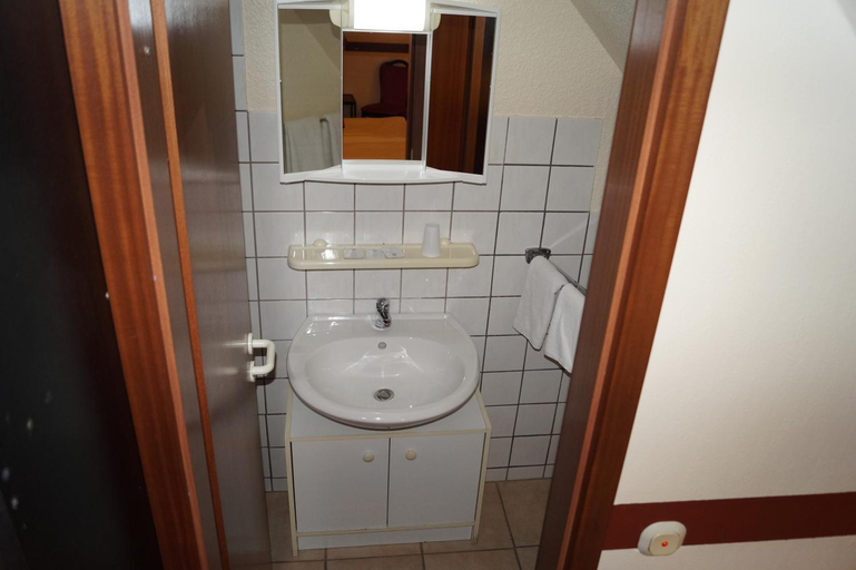 Bathroom 5, La Fontana, Goslar