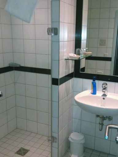 Bathroom 2, Landgasthof Bei Kleins, Limburg-Weilburg
