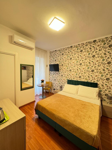 Others 3, Residenza Reno 10, Catanzaro
