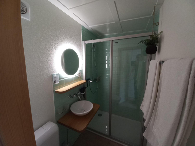 Others 5, Gastezimmer im Dorfzentrum, Schwyz