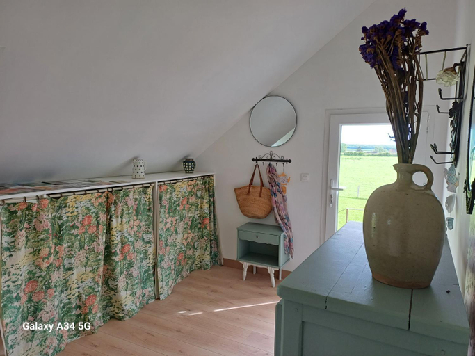 Bedroom, Les Chaumes Violettes-Chambres & Table d'hotes a la campagne, Berry, Indre