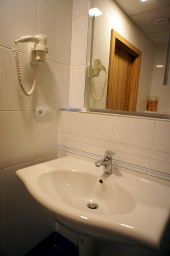Bathroom 3, Hotel Labe, Pardubice
