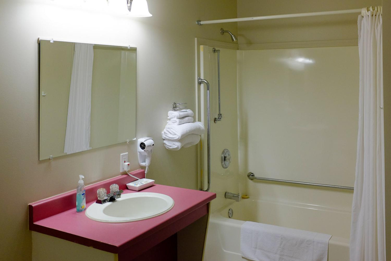 Bathroom 4, Hotel Robin Hood, Division No. 6