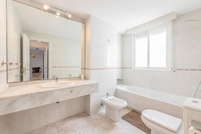 Bathroom 4, Lorcrisur corner PH apt 3 bedroom beach Marbella, Málaga
