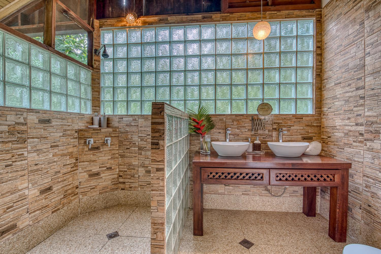 Bathroom 4, Oasis Bluff Beach, Bocas del Toro