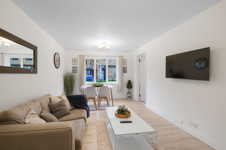Others 5, Charming 2 Bed 1Bath Apt -Transom Square, London