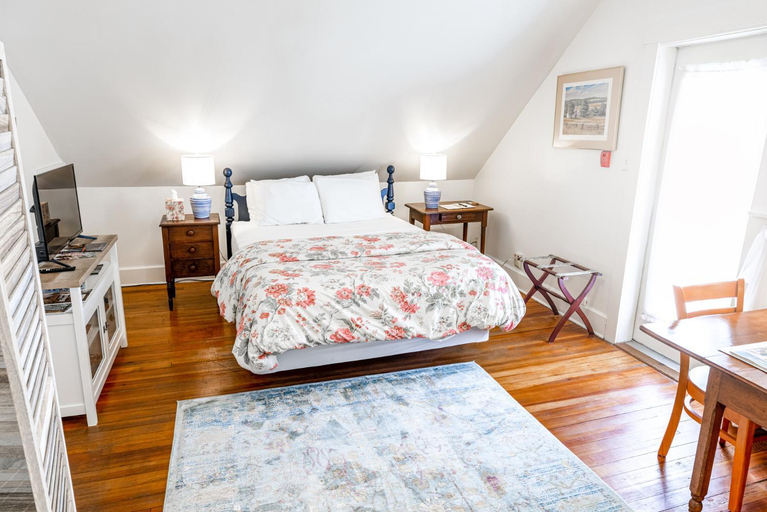 Bedroom 3, Walnut Street Inn, Greene