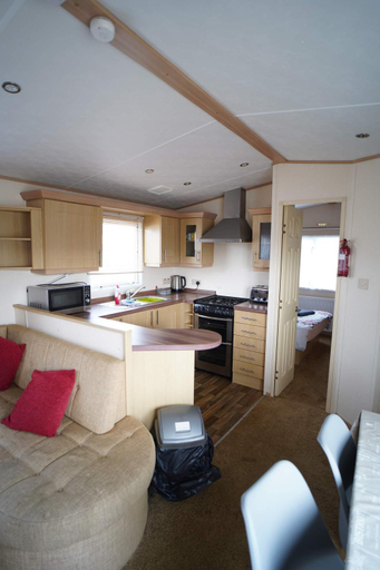 Kitchen 4, Heacham Golden Sunset Pets go Free linen included, Cambridgeshire