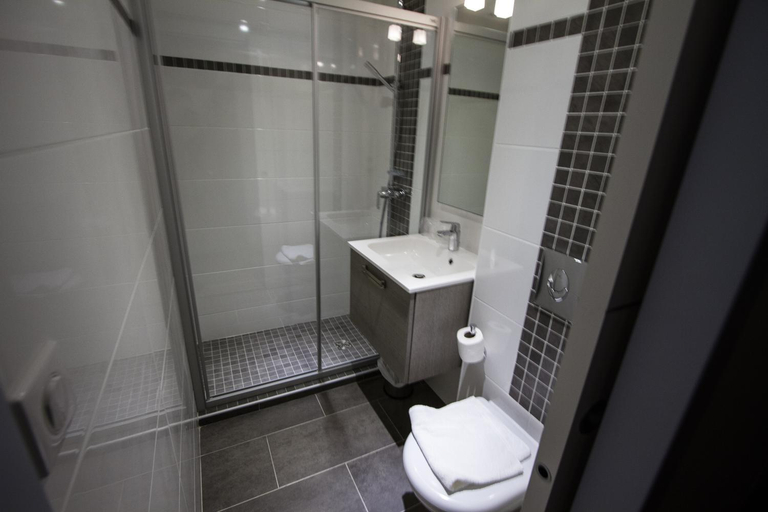 Bathroom 1, Hotel La Santa, Haute-Corse