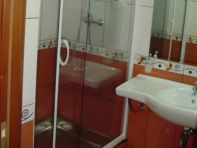 Bathroom 2, Hotel Europa, Ploiesti