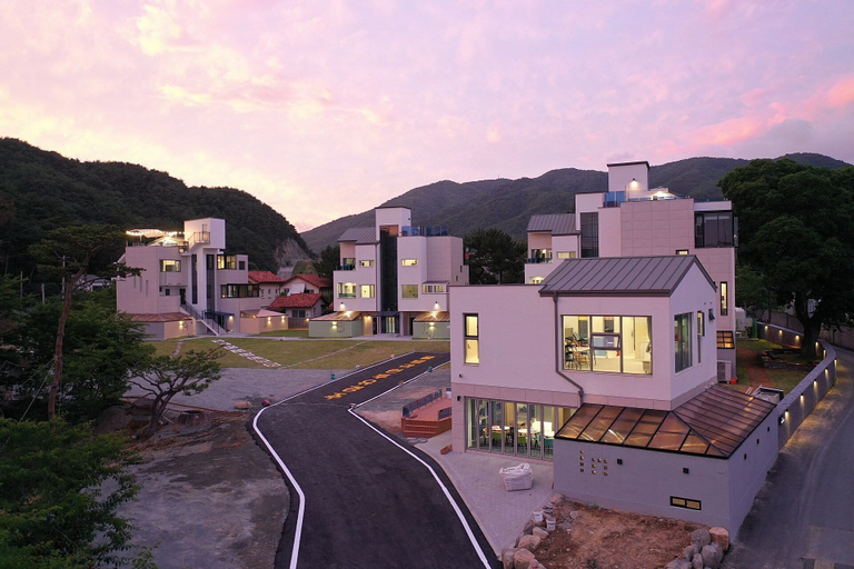 Exterior & Views 1, Run to you fullvilla, Gyeongju