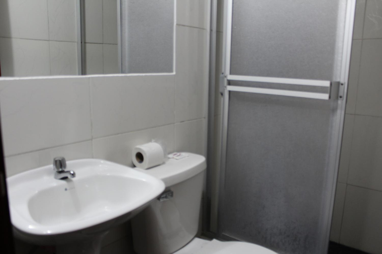 Bathroom, JULIUS Hostal, Quito