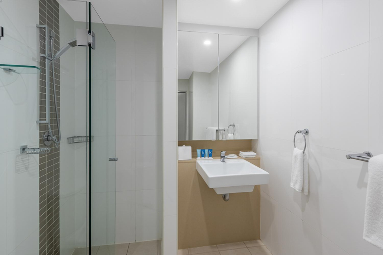 Bathroom 10