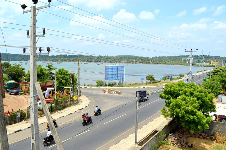 Surrounding environment, Holiday Villa, Trincomalee Town and Gravets